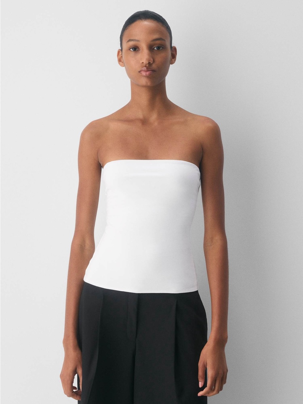 Aritzia Casual Contour Hi-Hip Tube Top
Cotton-soft tube top in white, medium - Picture 5 of 7